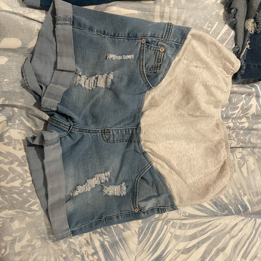 Size medium maternity shorts